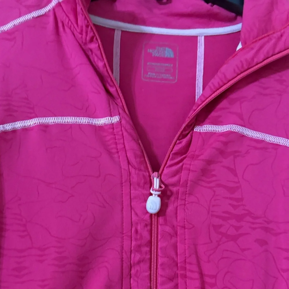 The North Face Women's Vibrant Pink Vapor Wick Zip-up Jacket - Picture 4 of 12